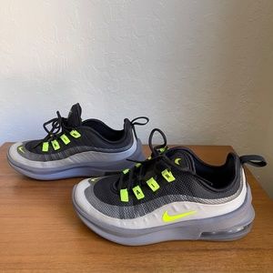 Nike Air Max Axis Black Grey Athletic Running Shoes Size: 12.5C
